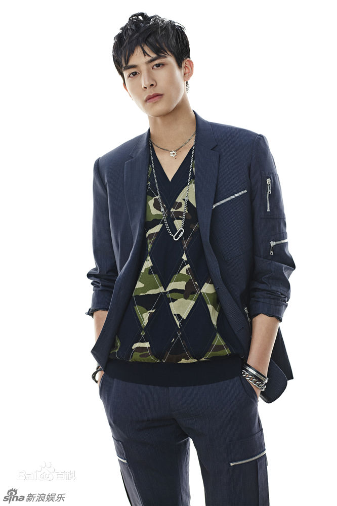 宋威龙(Song Weilong)精选《伊周》杂志图册