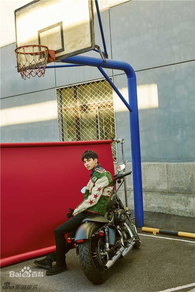 宋威龙(Song Weilong)精选《伊周》杂志图册