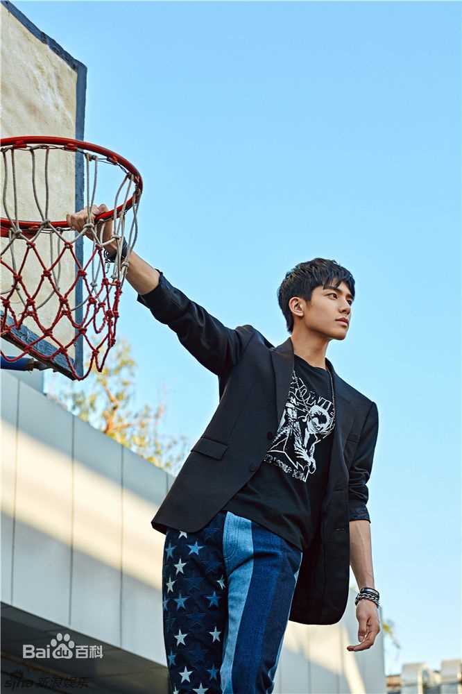 宋威龙(Song Weilong)精选《伊周》杂志图册