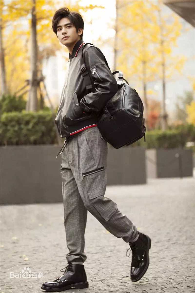 精选宋威龙(Song Weilong)在《我们的街拍时刻》中的图册