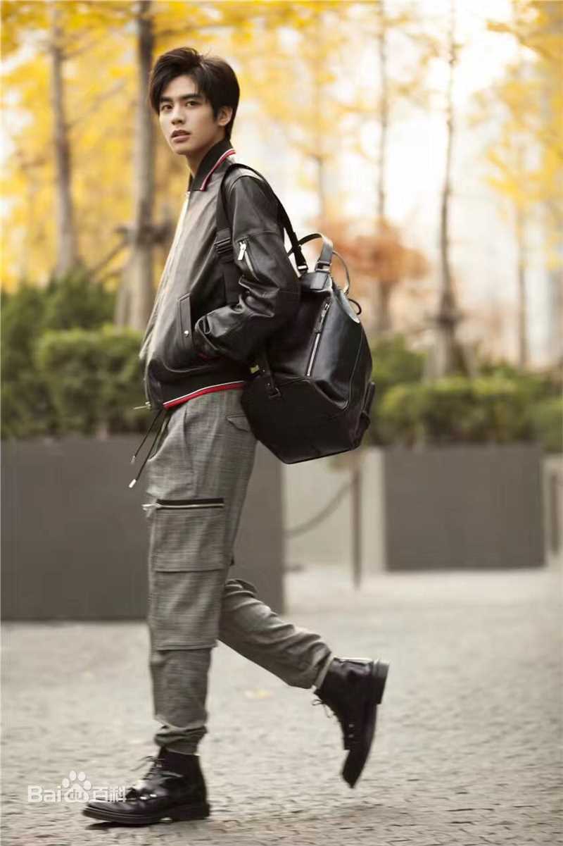 精选宋威龙(Song Weilong)在《我们的街拍时刻》中的图册