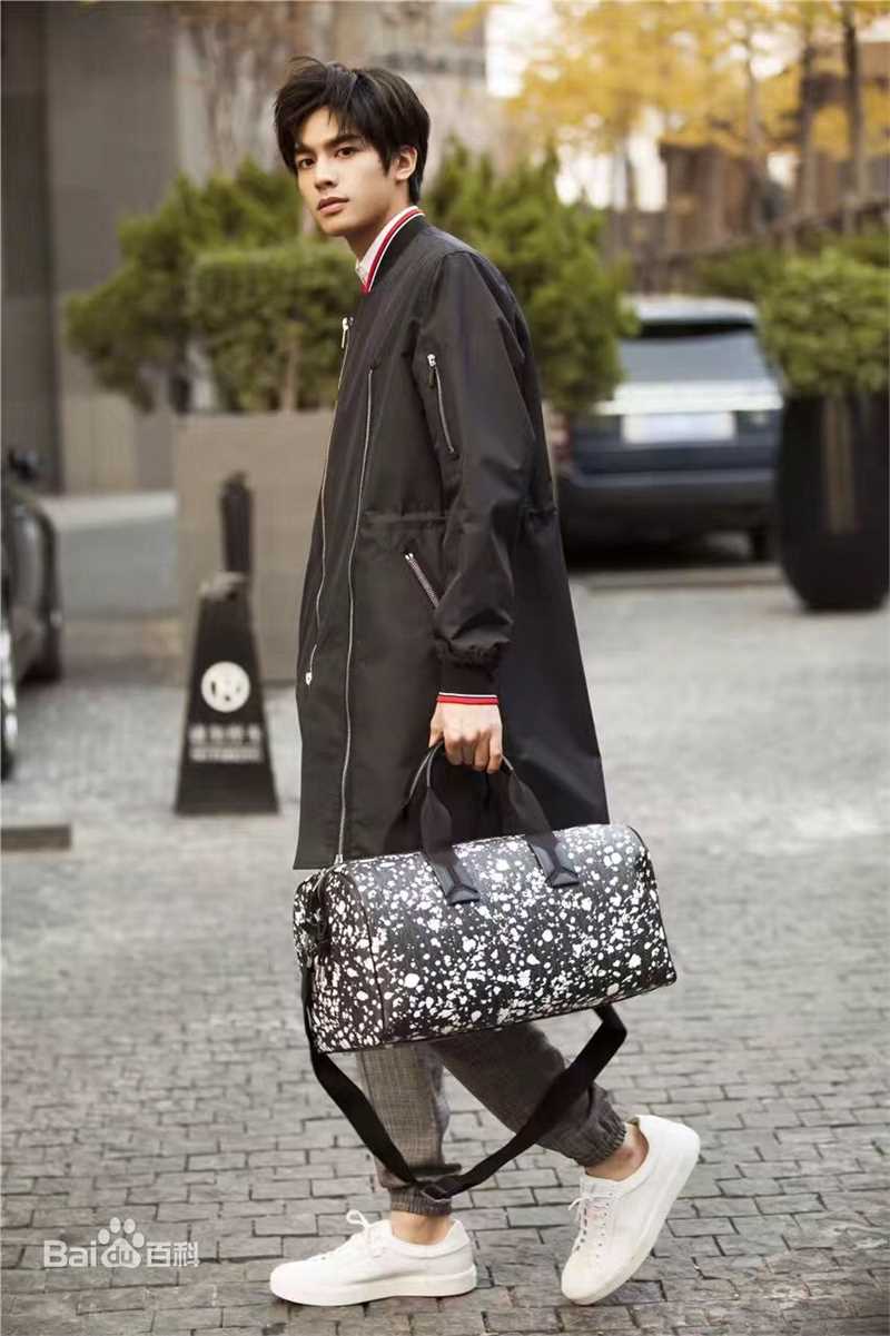 精选宋威龙(Song Weilong)在《我们的街拍时刻》中的图册