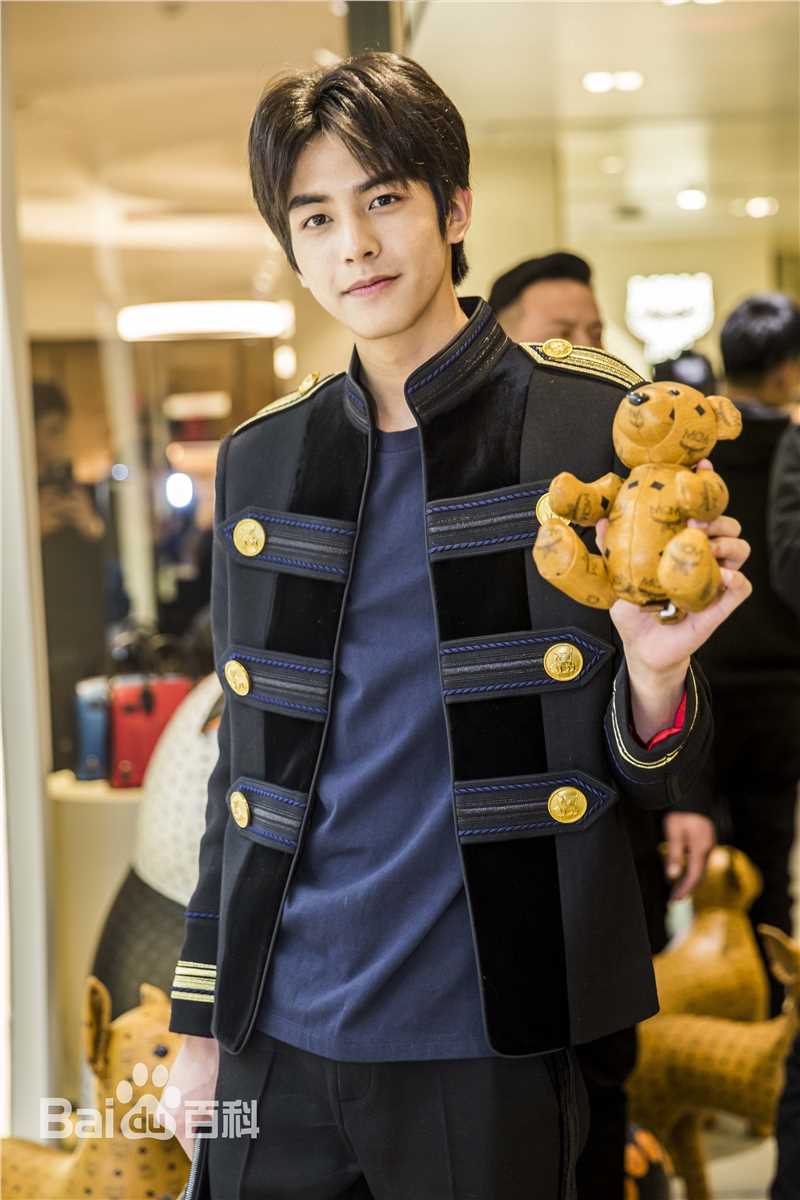 宋威龙(Song Weilong)出席活动壁纸壁纸