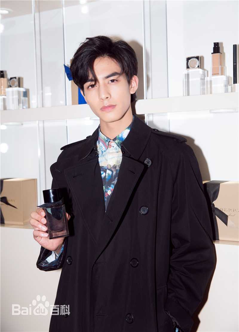 宋威龙(Song Weilong)出席活动壁纸壁纸