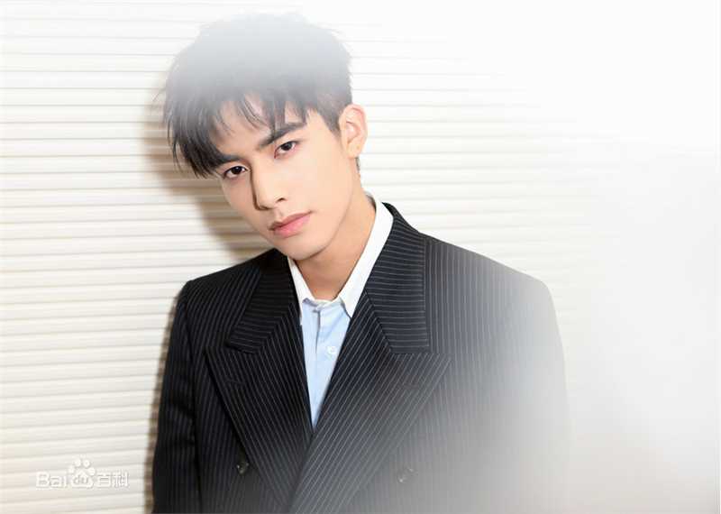 宋威龙(Song Weilong)第14届    mahb年度先生盛典年度潜力偶像生活照