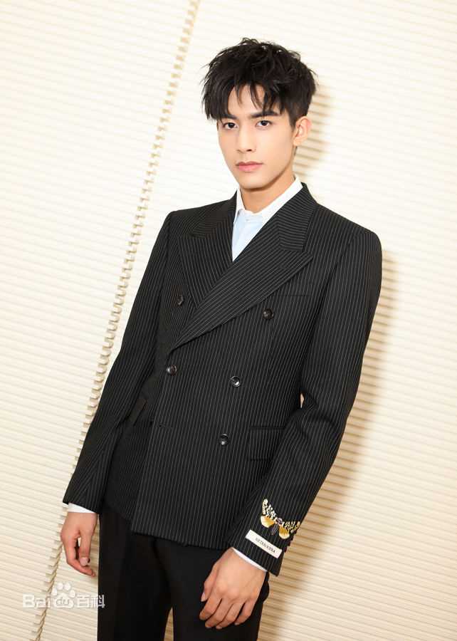 宋威龙(Song Weilong)第14届    mahb年度先生盛典年度潜力偶像生活照