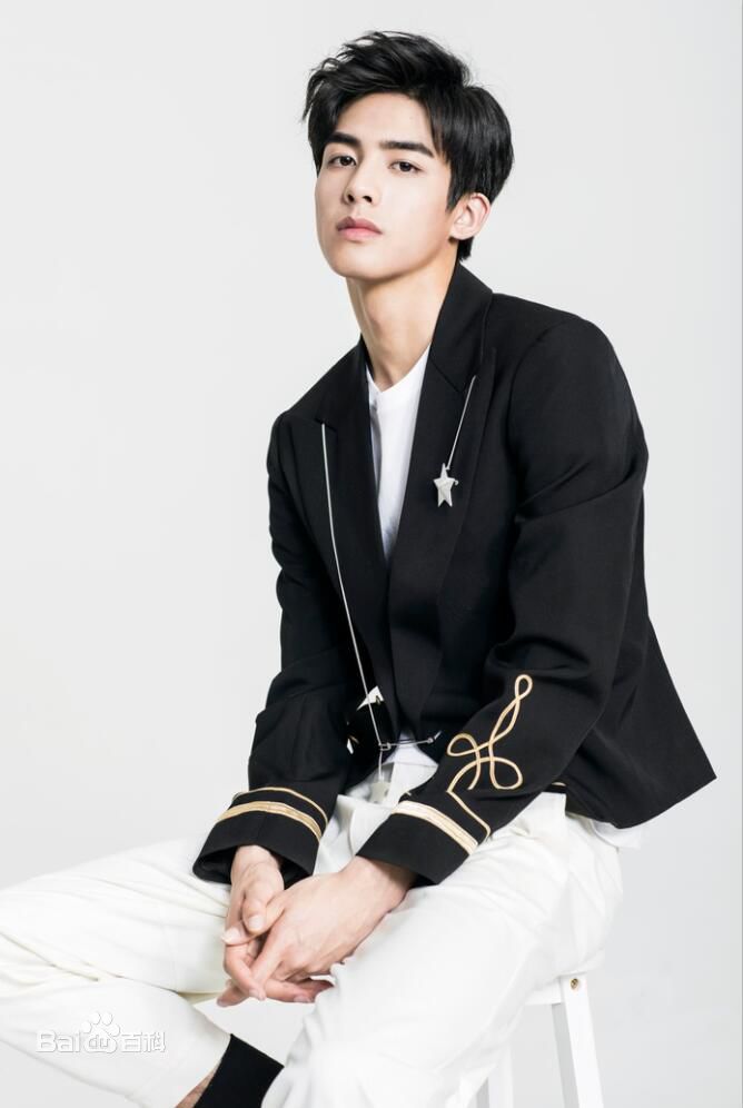 宋威龙(Song Weilong)前后照片