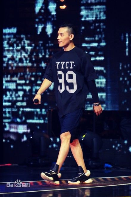 最新洪尧在《超级先生》节目中的壁纸