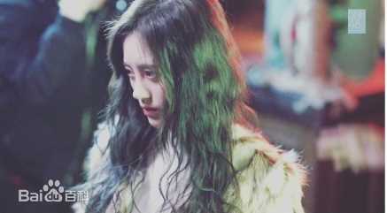 鞠婧祎(kiku)等不到你MV素颜照壁纸