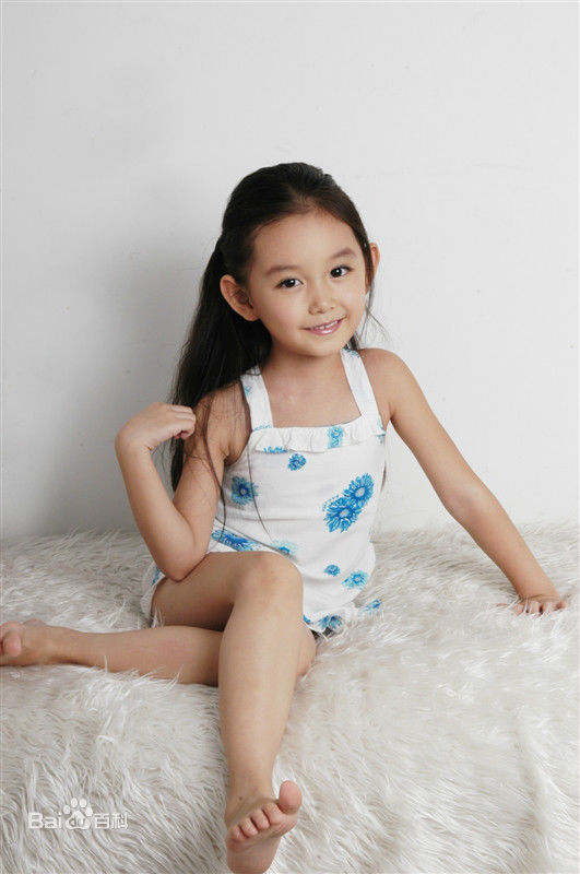 蒋依依(Olivia)照片前后照片