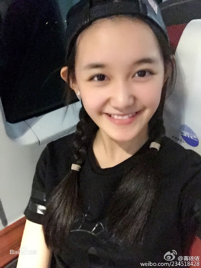 蒋依依(Olivia)生活素颜照相册