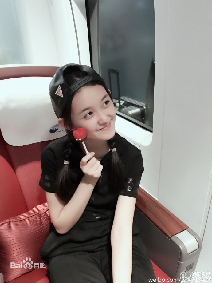 蒋依依(Olivia)生活素颜照相册