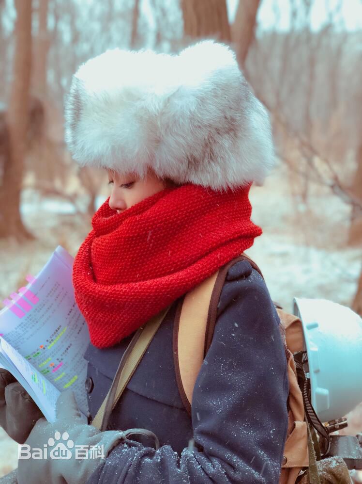 蒋依依(Olivia)天坑鹰猎生活照