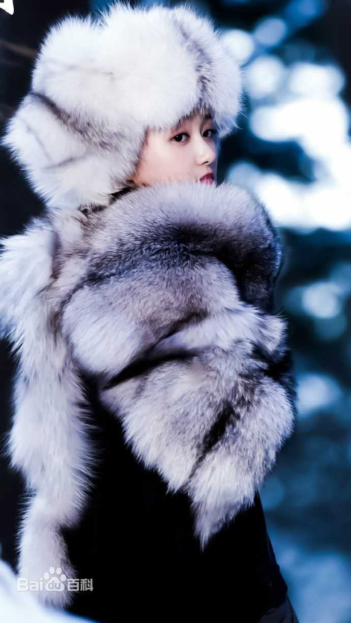 蒋依依(Olivia)天坑鹰猎生活照