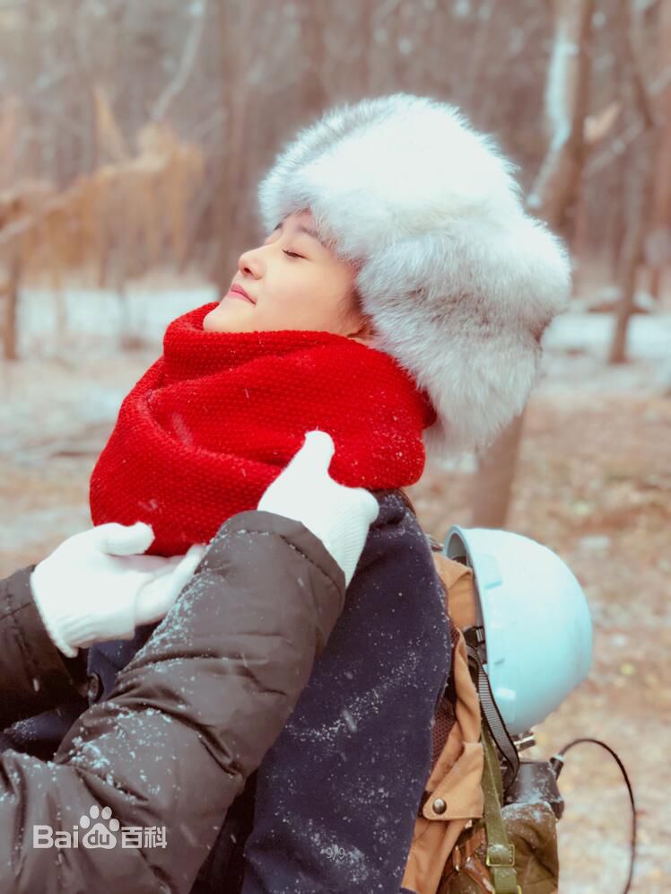 蒋依依(Olivia)天坑鹰猎生活照