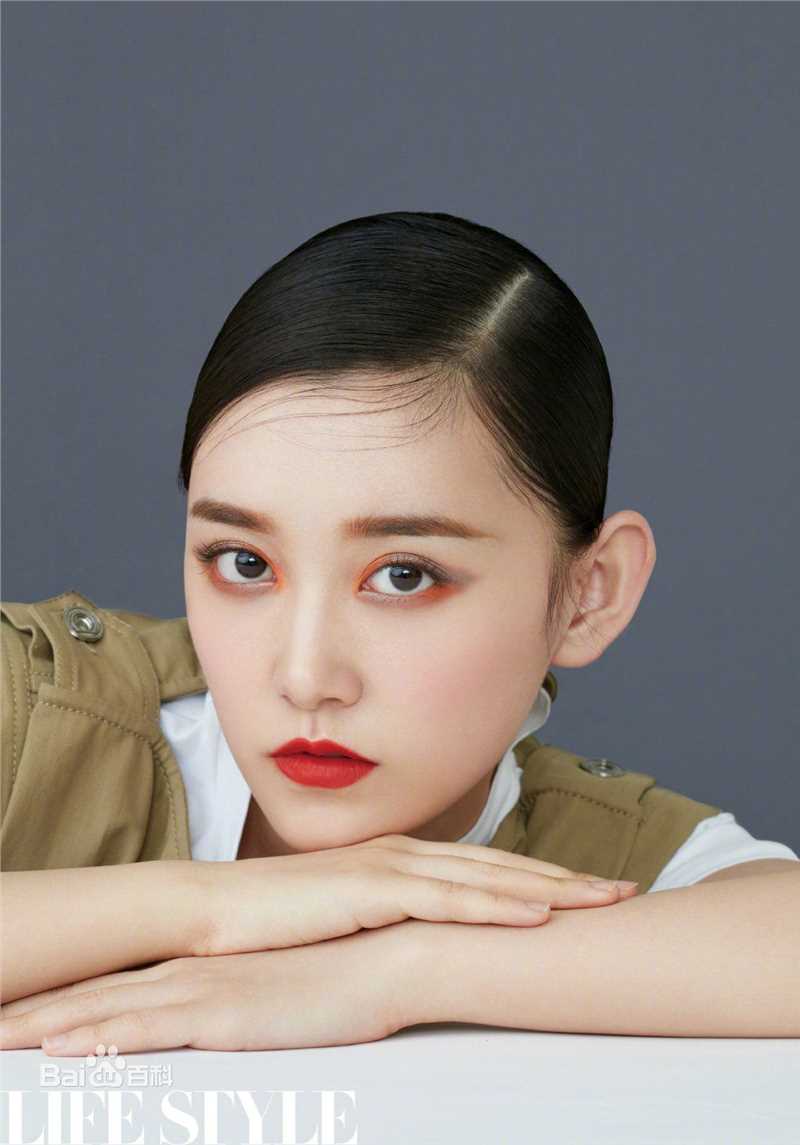 精选蒋依依(Olivia)在《精品购物指南》中的图册