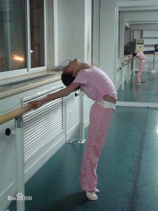 蒋依依(Olivia)练功图性感图片图集