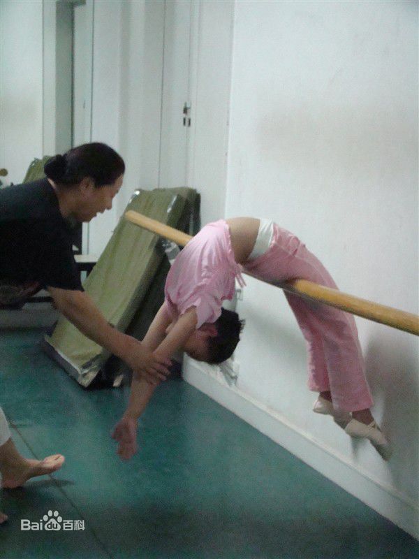 蒋依依(Olivia)练功图性感图片图集