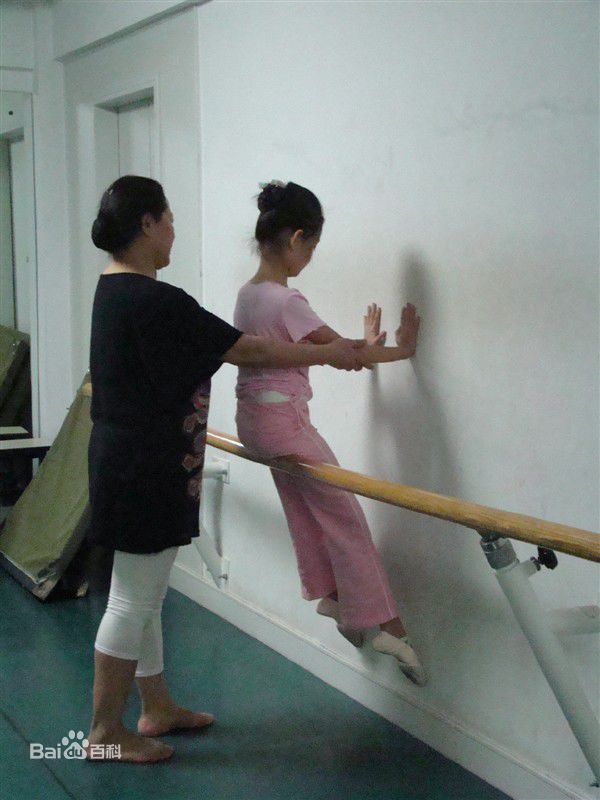 蒋依依(Olivia)练功图性感图片图集