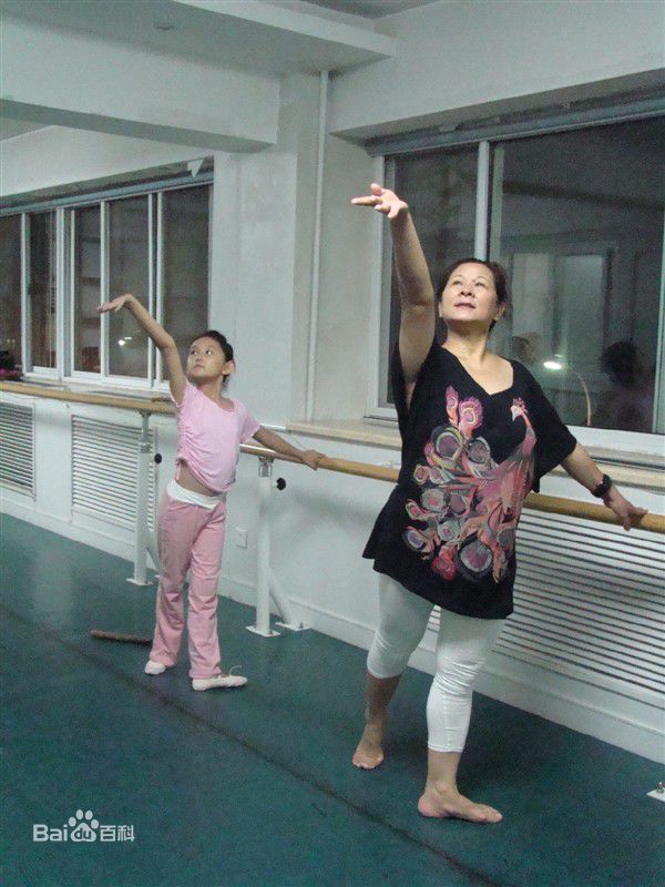 蒋依依(Olivia)练功图性感图片图集