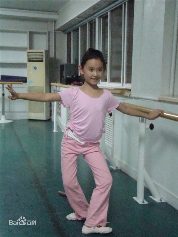 蒋依依(Olivia)练功图性感图片图集