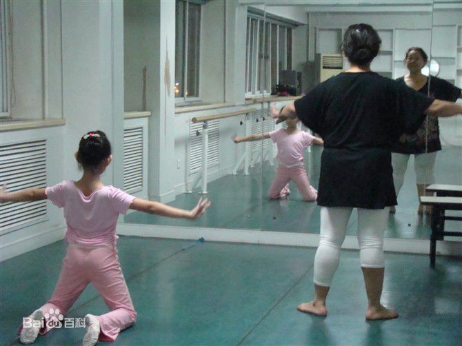 蒋依依(Olivia)练功图性感图片图集