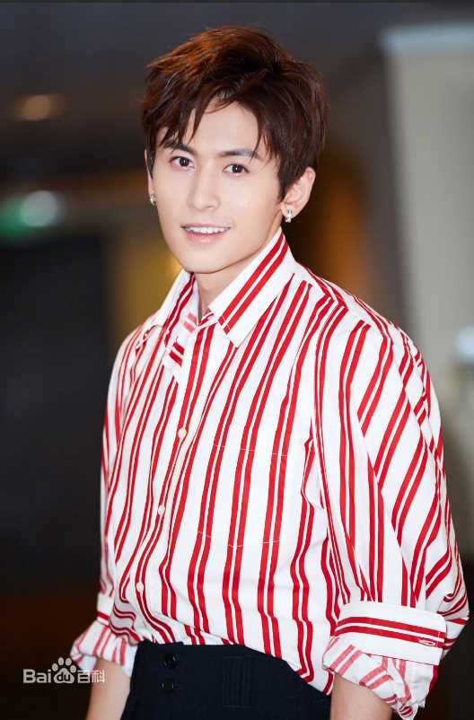 最新张哲瀚在《芸汐传》发布会中的壁纸