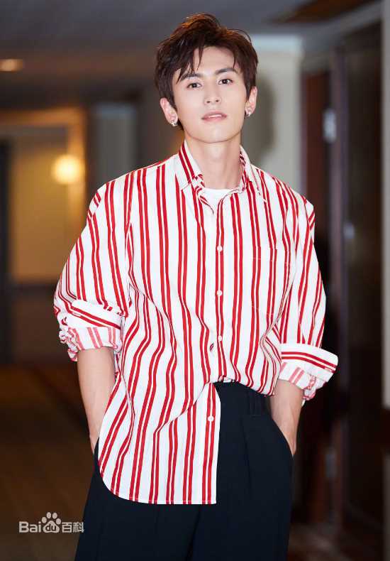 最新张哲瀚在《芸汐传》发布会中的壁纸