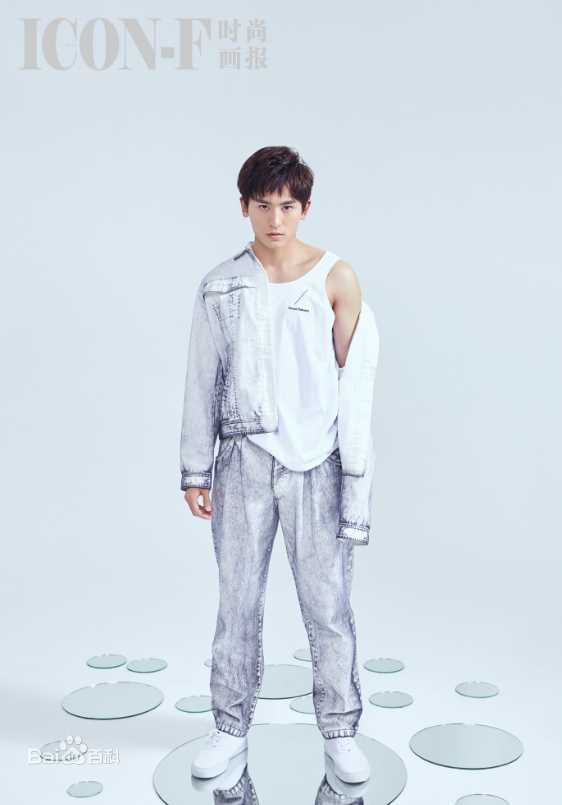 张哲瀚时尚画报生活照相册