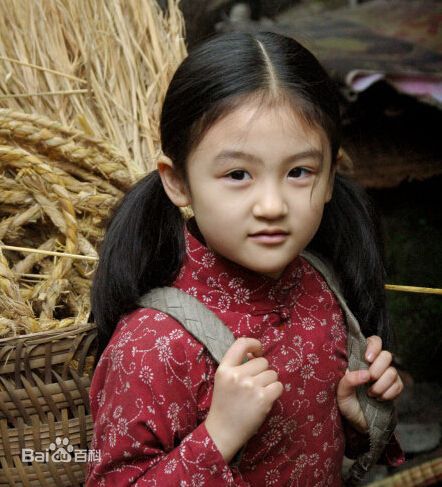 陆子艺(IVY、Lu)童年照生活照