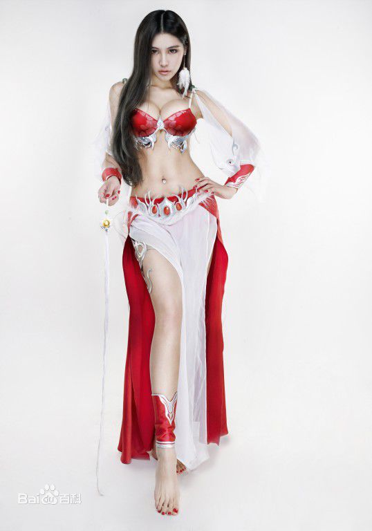 于芷晴(MINI)斗破苍穹饰演美杜莎前后照片