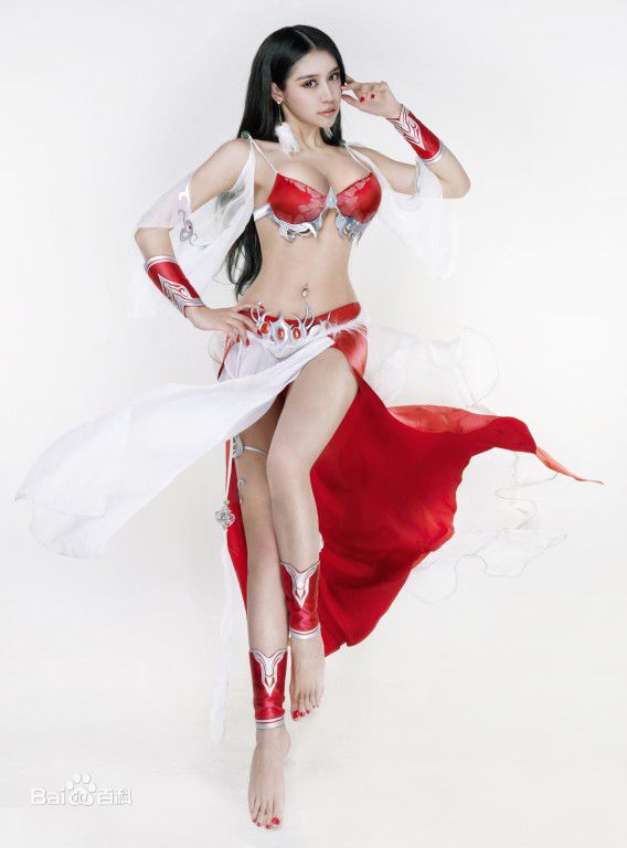 于芷晴(MINI)斗破苍穹饰演美杜莎前后照片