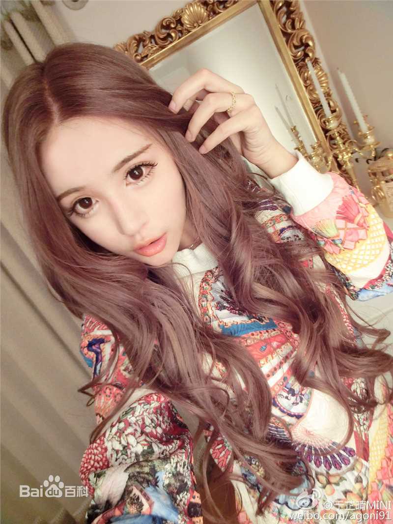 于芷晴(MINI)微博图片素颜照相册