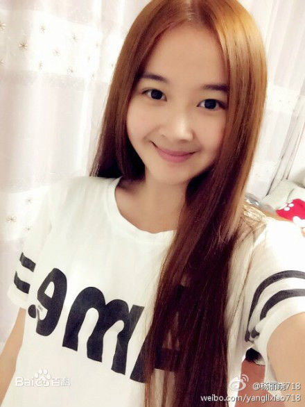 杨丽晓照壁纸壁纸