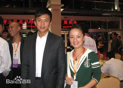 张明婕见到明星很开心壁纸壁纸