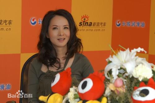 谢兰参加活动的前后照片