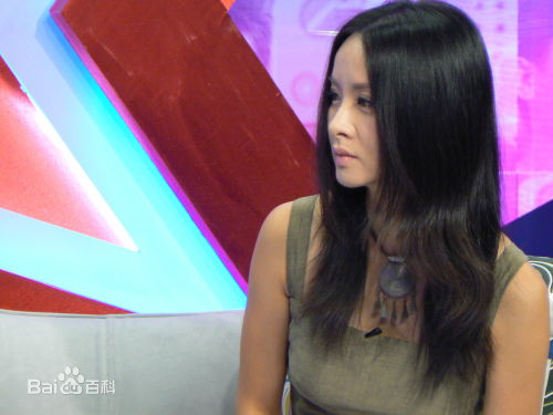 谢兰参加活动的前后照片