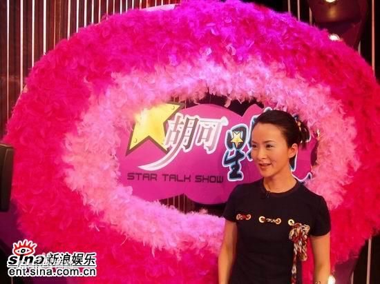 谢兰参加活动的前后照片