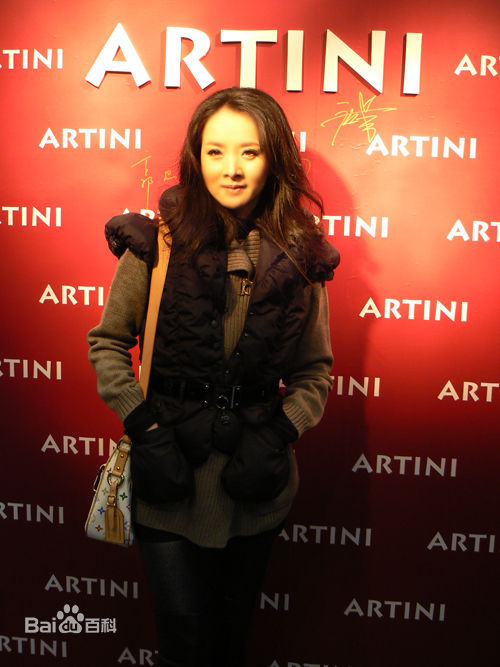 谢兰参加活动的前后照片