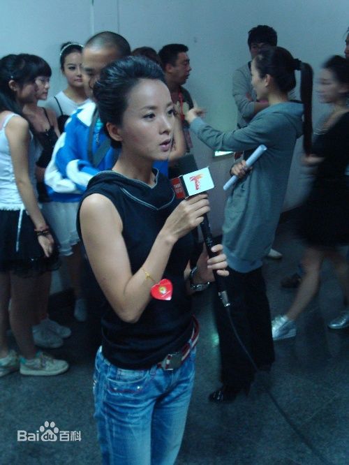 谢兰参加活动的前后照片