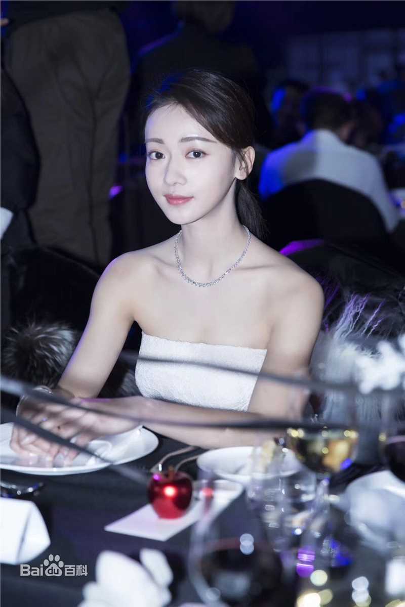 吴谨言芭莎珠宝夜宴前后照片