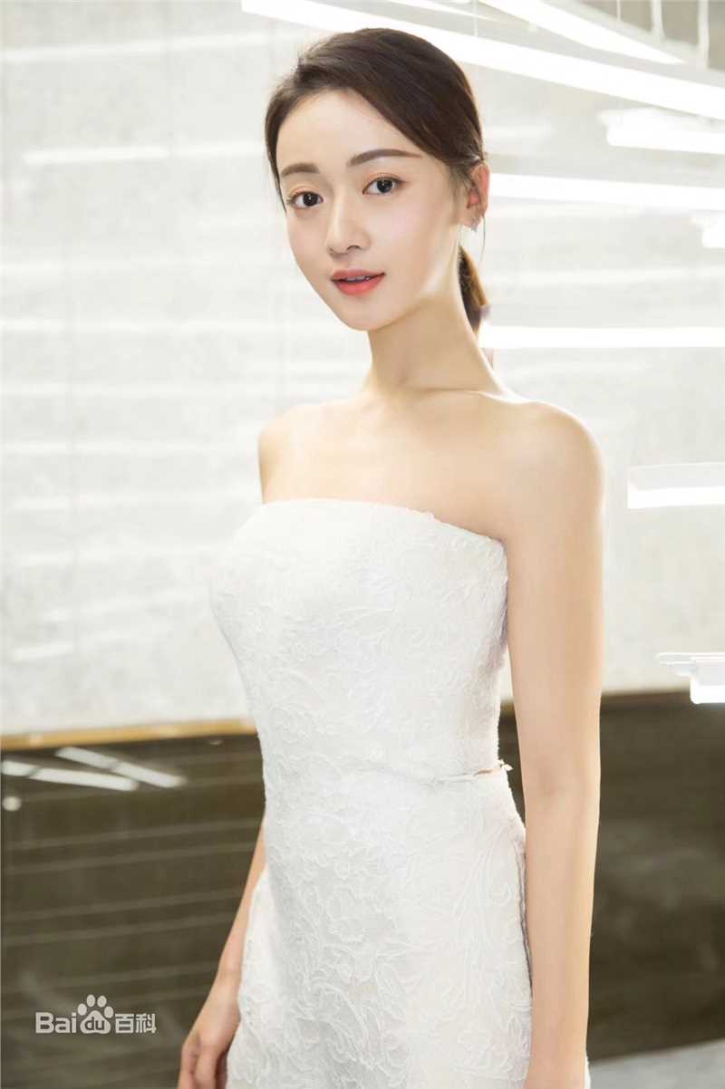 吴谨言芭莎珠宝夜宴前后照片