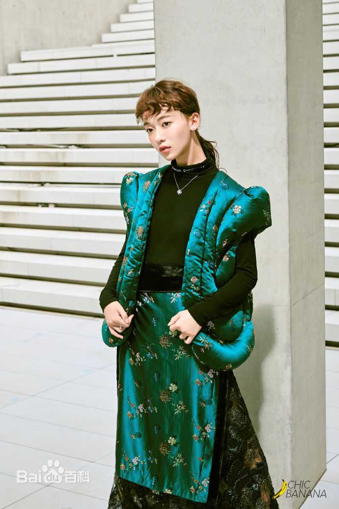 最新吴谨言在《香蕉街拍ChicBanana》中的图集