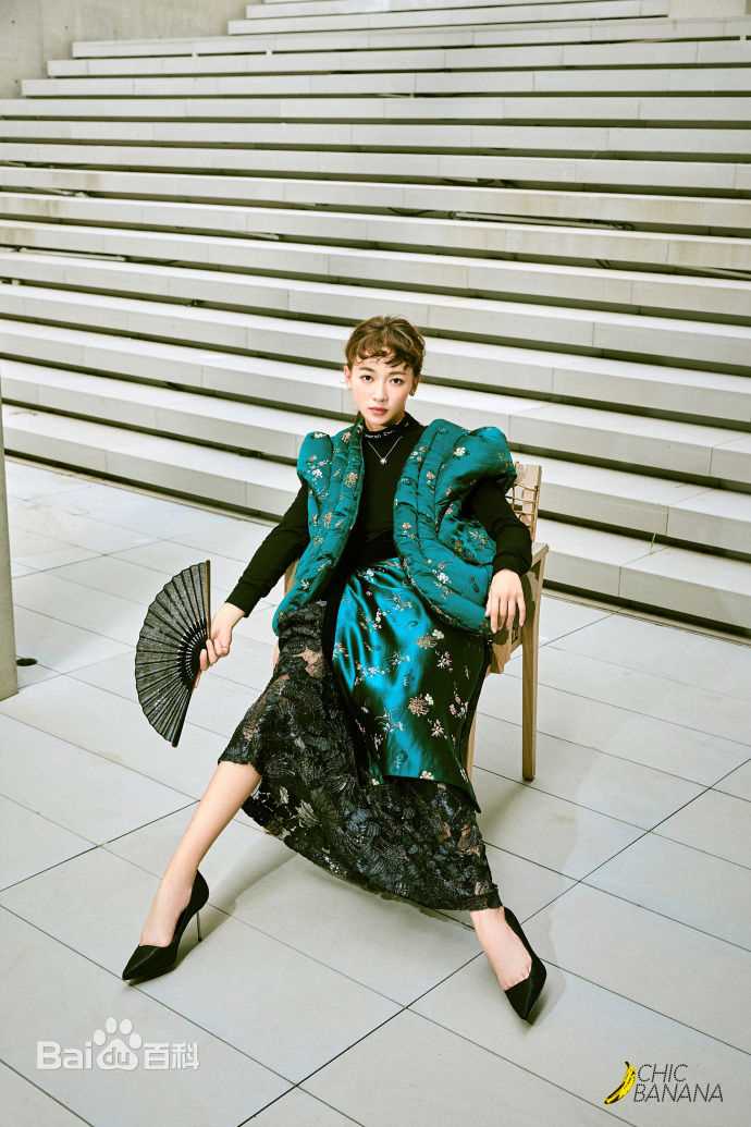 最新吴谨言在《香蕉街拍ChicBanana》中的图集