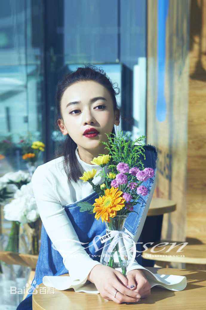 最新吴谨言在《New Face》中的图集