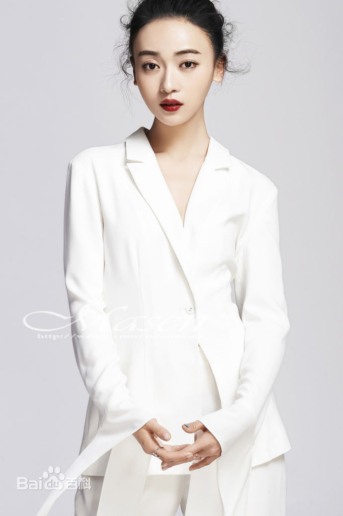 最新吴谨言在《New Face》中的图集