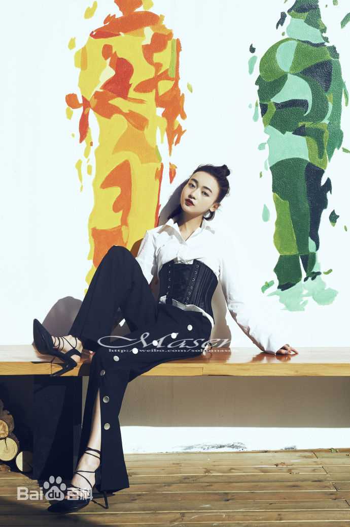 最新吴谨言在《New Face》中的图集