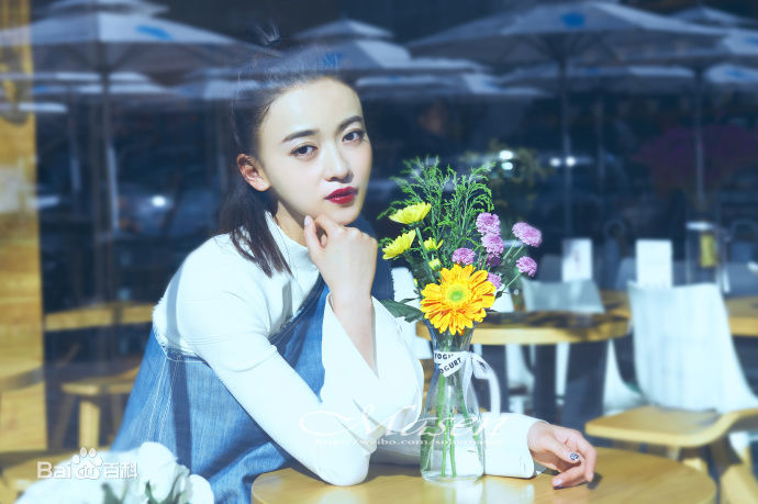 最新吴谨言在《New Face》中的图集