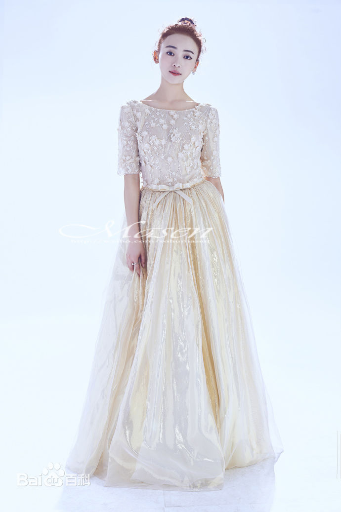 最新吴谨言在《New Face》中的图集