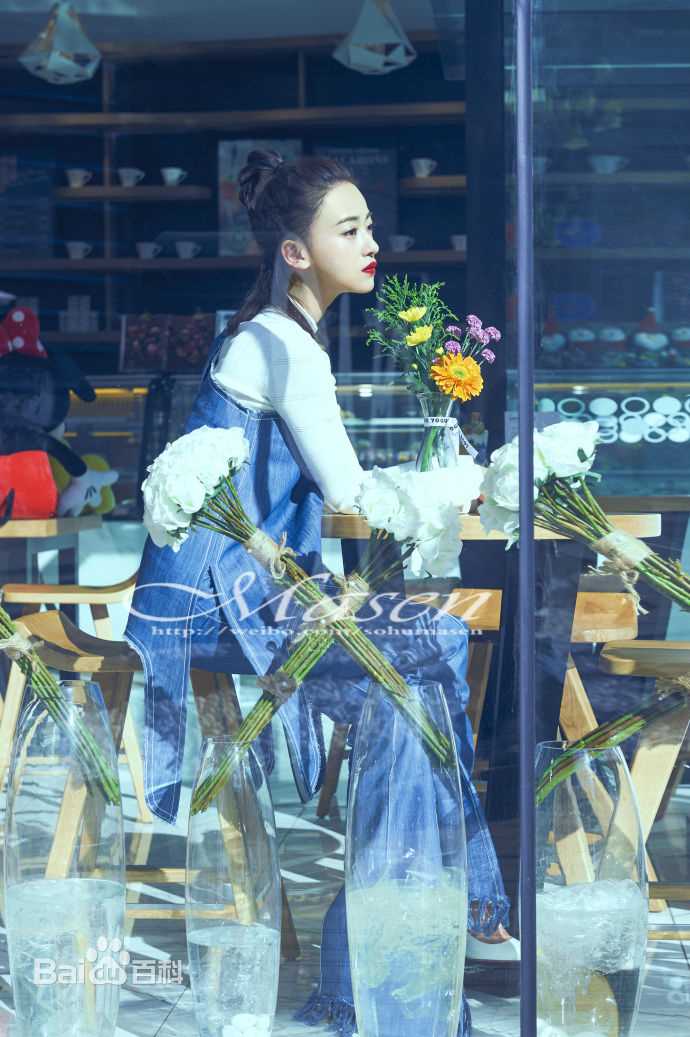 最新吴谨言在《New Face》中的图集